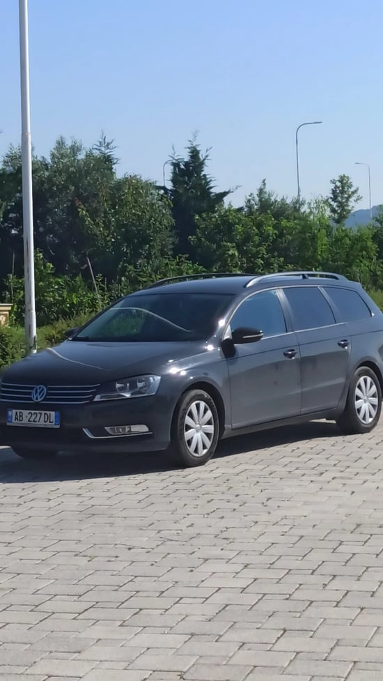 Wynajmij Volkswagen Passat z 2017 roku w Tirana