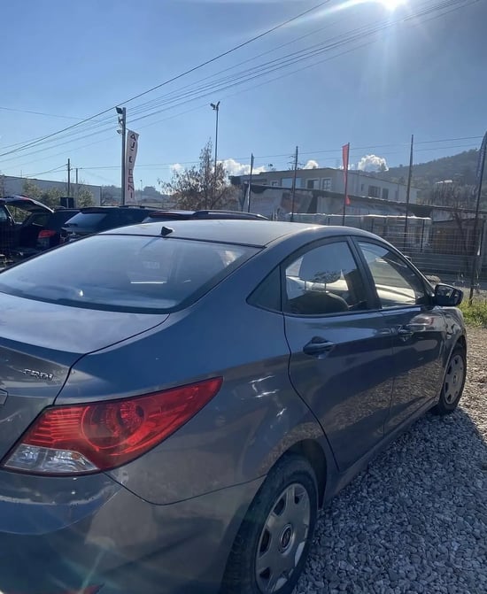 Alquila un 2017 Hyundai Accent en Tirana