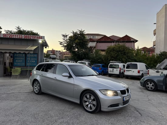2011 BMW 330 in Tirana mieten