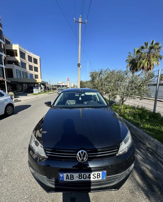 Rent a 2014 Volkswagen Jetta in Durrës