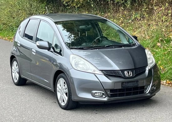 Louer une Honda Jazz de l'année 2012 à Tirana