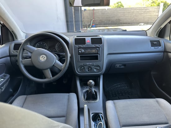 Alquila un 2005 Volkswagen Golf 5 en Tirana