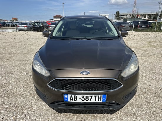 Wynajmij Ford Focus z 2017 roku w Tirana