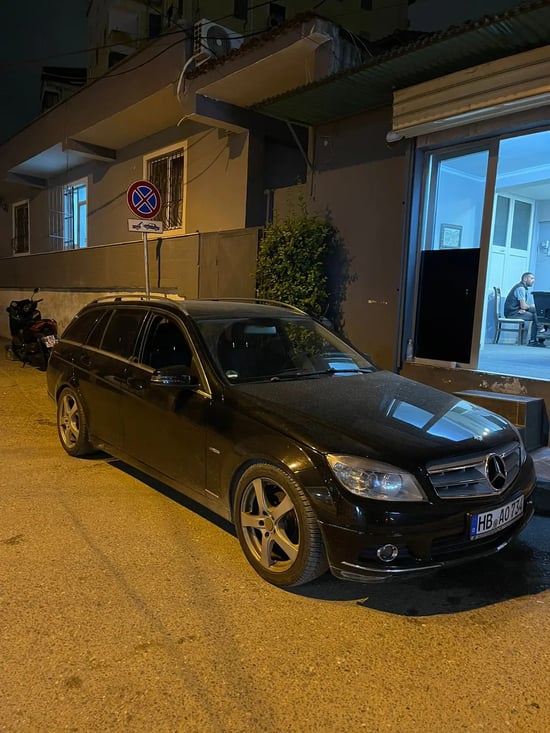 Alquila un 2010 Mercedes-Benz C 220 en Durrës