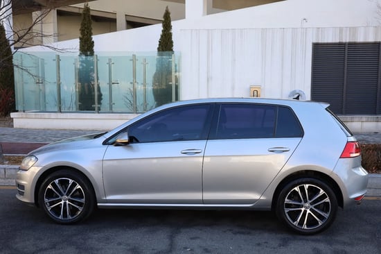 Rent a 2014 Volkswagen Golf 7 in Tirana