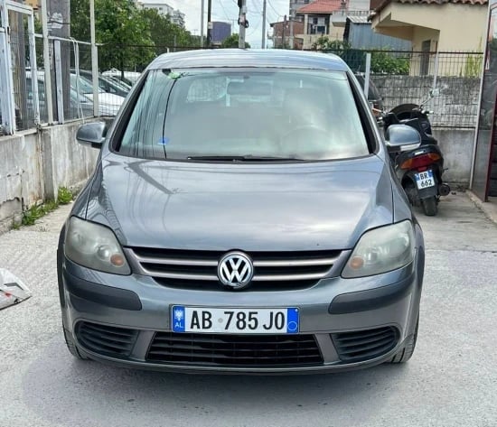Merrni me qira një Volkswagen Golf Plus të vitit 2007 në Tirana