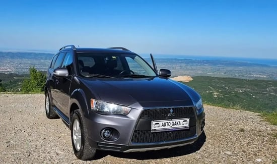 Merrni me qira një Mitsubishi Outlander të vitit 2010 në Tirana