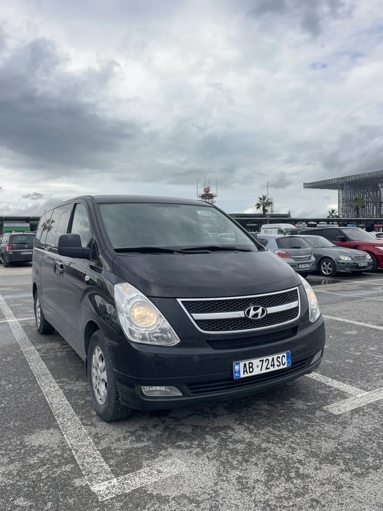 2015 Hyundai H-1 Starex in Tirana mieten