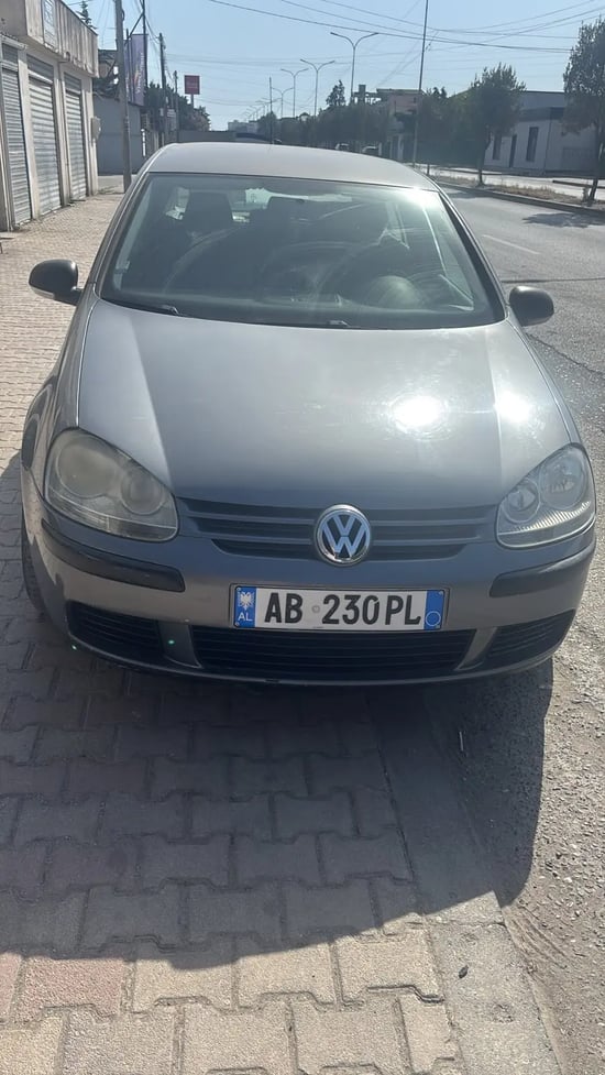 Rent a 2008 Volkswagen Golf 5 in Durrës