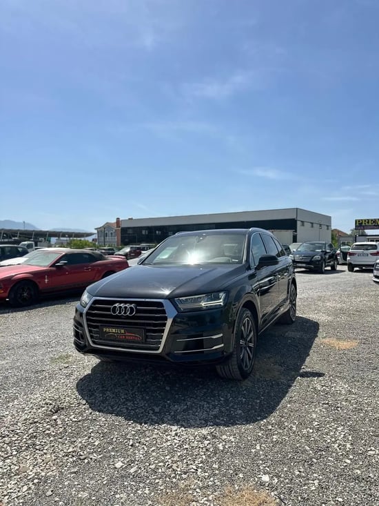 Alquila un 2019 Audi Q7 en Tirana
