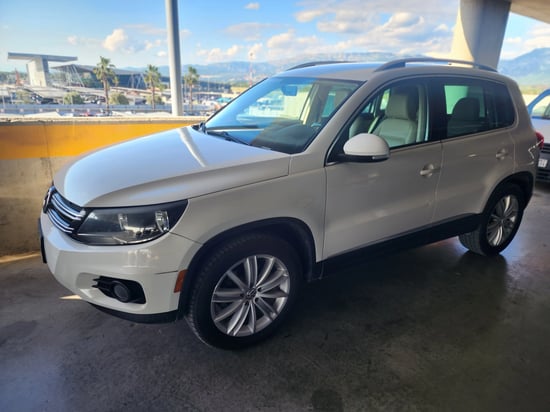 Merrni me qira një Volkswagen Tiguan të vitit 2014 në Tirana