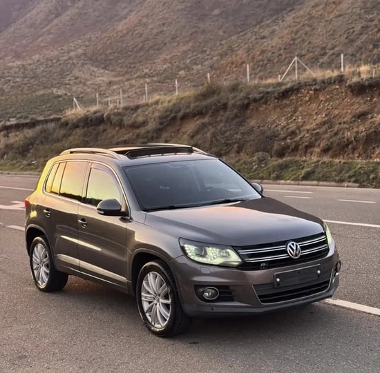 Noleggia una Volkswagen Tiguan dell'anno 2014 a Tirana
