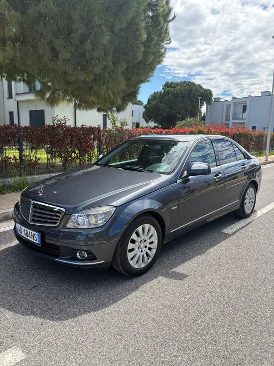 Wynajmij Mercedes-Benz C 220 z 2007 roku w Tirana
