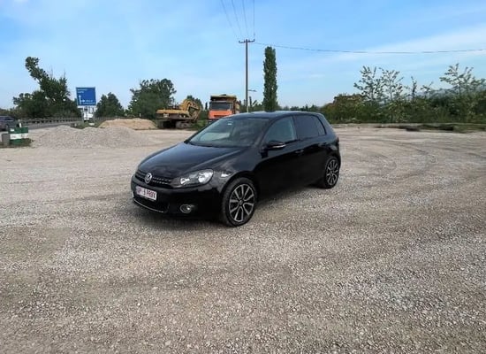 Alquila un 2012 Volkswagen Golf 6 en Tirana
