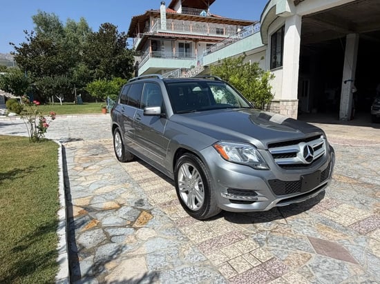 Louer une Mercedes-Benz GLK 250 de l'année 2015 à Tirana