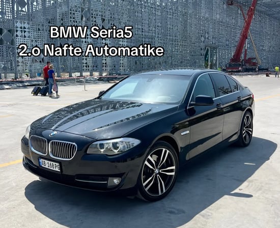Louer une BMW 520 de l'année 2013 à Tirana
