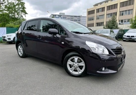 Wynajmij Toyota Verso z 2013 roku w Tirana