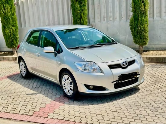 Louer une Toyota Auris de l'année 2009 à Tirana