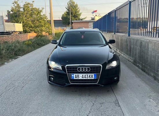Louer une Audi A4 de l'année 2010 à Tirana