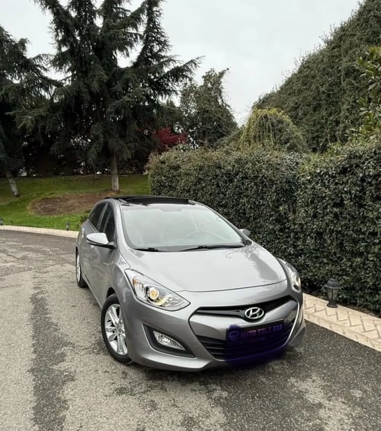 Louer une Hyundai i30 de l'année 2015 à Tirana