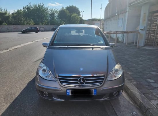 Louer une Mercedes-Benz A-Class (All) de l'année 2008 à Shkodër