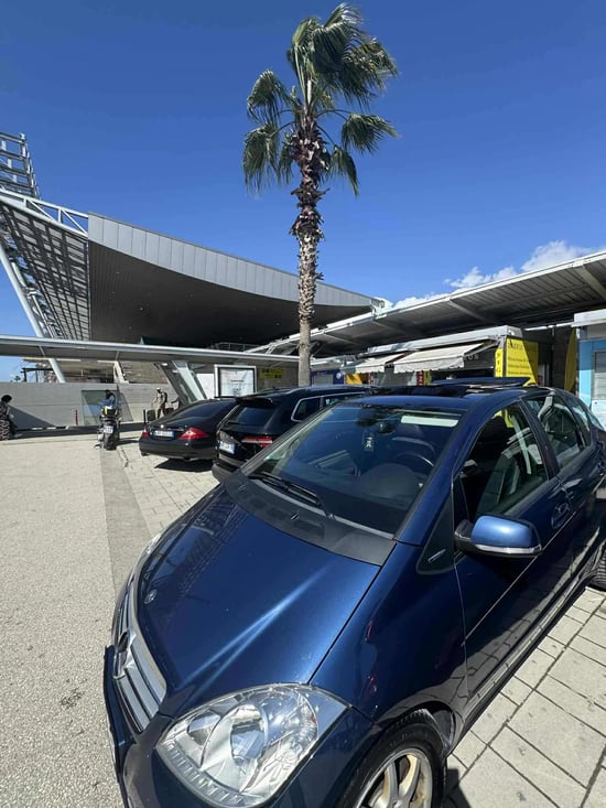 Wynajmij Mercedes-Benz A 180 z 2010 roku w Durrës