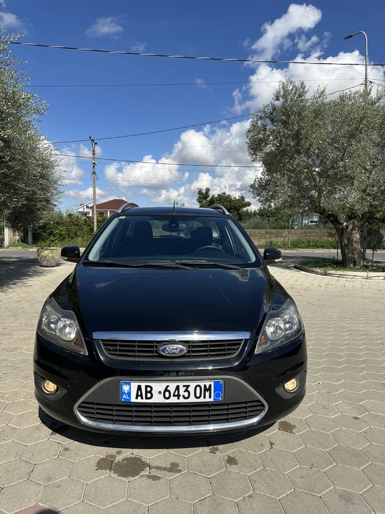 Wynajmij Ford Focus z 2010 roku w Tirana