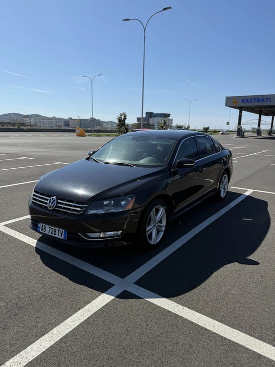 Wynajmij Volkswagen Passat z 2015 roku w Durrës
