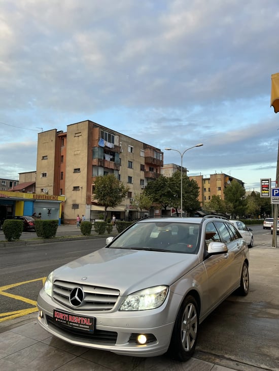 Merrni me qira një Mercedes-Benz C 220 të vitit 2008 në Shkodër