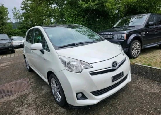 Alquila un 2014 Toyota Verso-S en Tirana