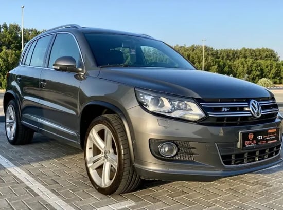 Noleggia una Volkswagen Tiguan dell'anno 2014 a Tirana