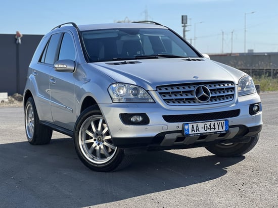 Wynajmij Mercedes-Benz ML 320 z 2008 roku w Durrës