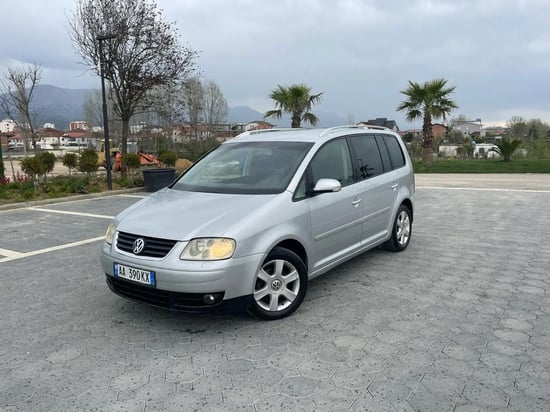 Rent a 2007 Volkswagen Touran in Tirana