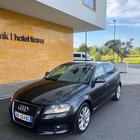 Louer une Audi A3 de l'année 2012 à Tirana