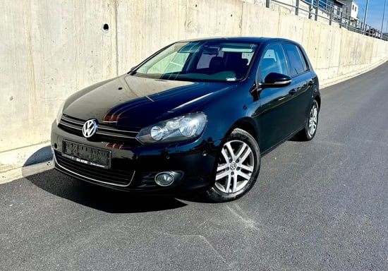 Louer une Volkswagen Golf 6 de l'année 2013 à Tirana