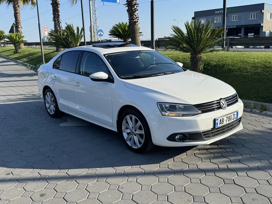 2013 Volkswagen Passat in Tirana mieten