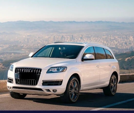 Louer une Audi Q7 de l'année 2010 à Tirana