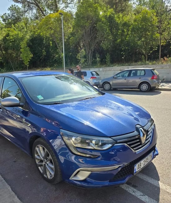 Alquila un 2016 Renault Megane en Tirana