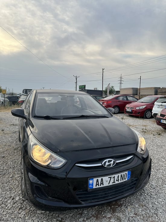 Alquila un 2017 Hyundai Accent en Tirana