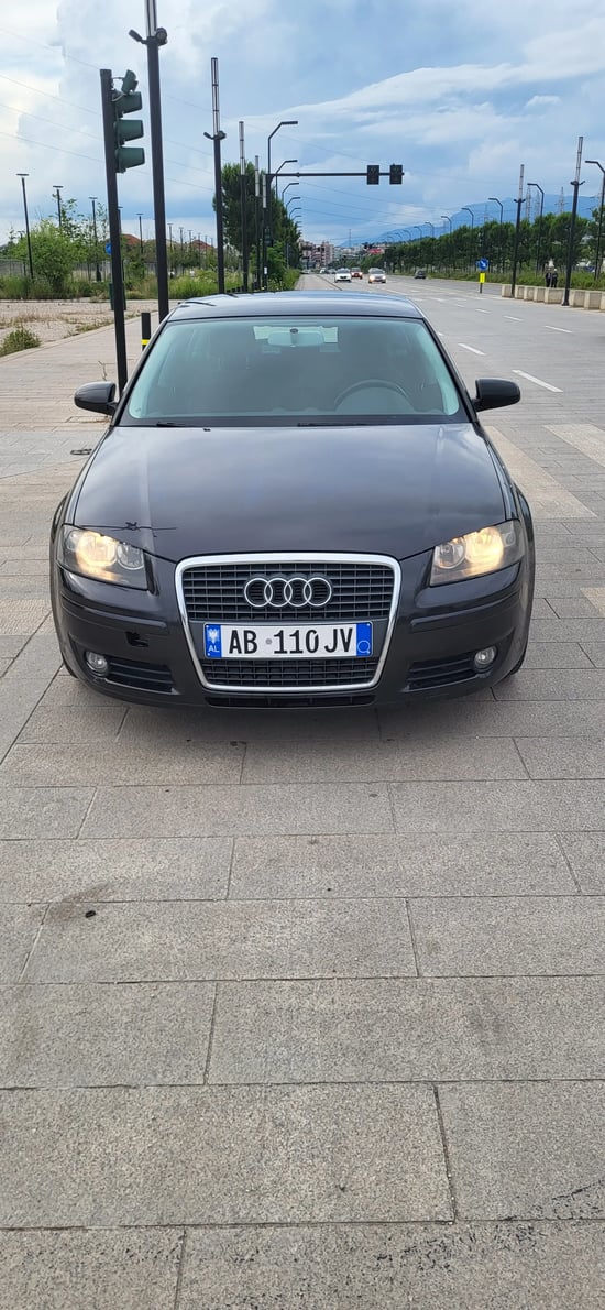 Noleggia una Audi A3 dell'anno 2008 a Tirana