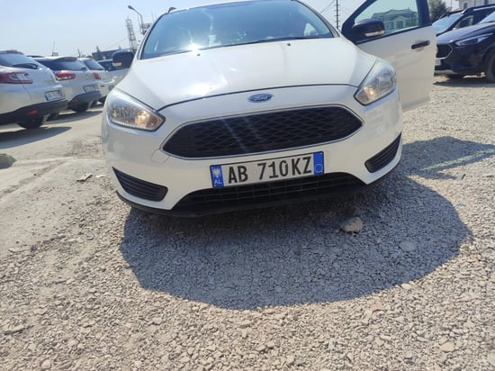 Merrni me qira një Ford Focus të vitit 2017 në Tirana