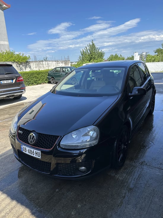 Rent a 2006 Volkswagen Golf 5 in Tirana