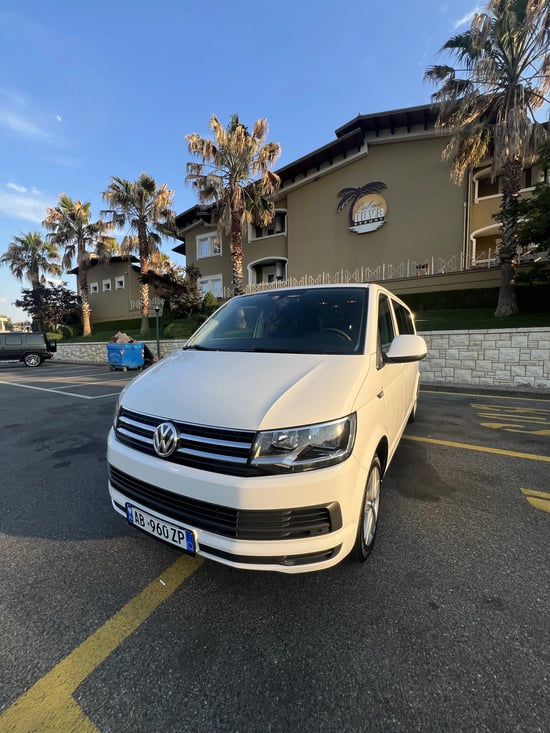 Alquila un 2018 Volkswagen T6 Caravelle en Tirana