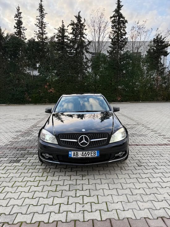 Alquila un 2007 Mercedes-Benz C 220 en Tirana