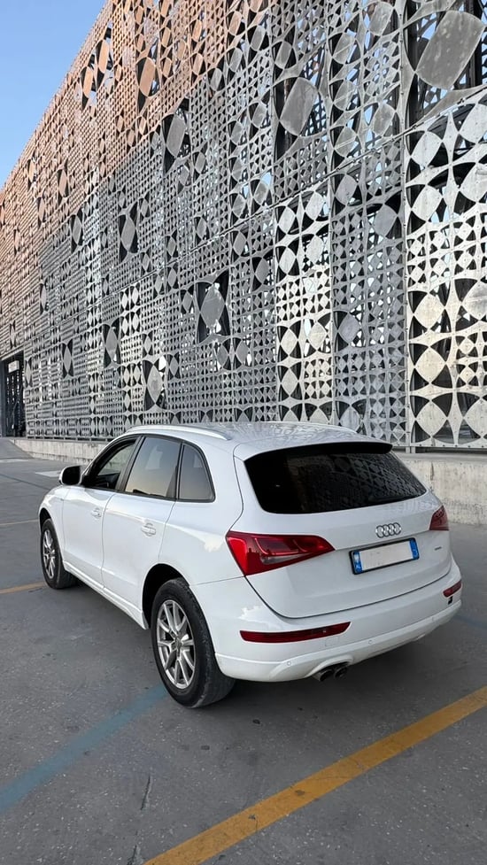 2010 Audi Q5 in Tirana mieten