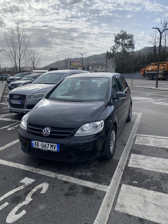 Alquila un 2008 Volkswagen Golf Plus en Tirana