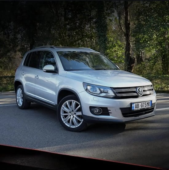 Wynajmij Volkswagen Tiguan z 2013 roku w Tirana