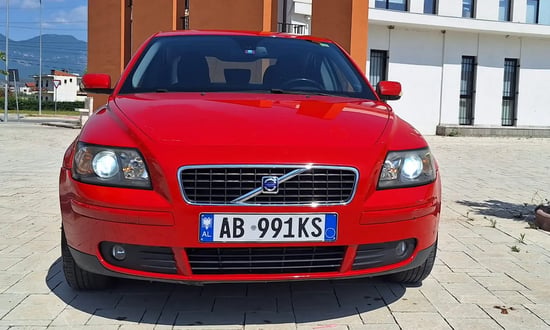 Wynajmij Volvo S40 z 2008 roku w Tirana