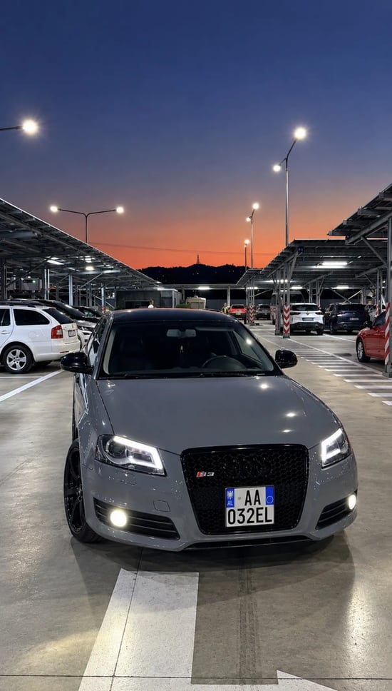Noleggia una Audi S3 dell'anno 2010 a Tirana