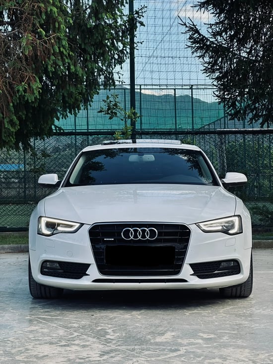 Alquila un 2013 Audi A5 en Elbasan